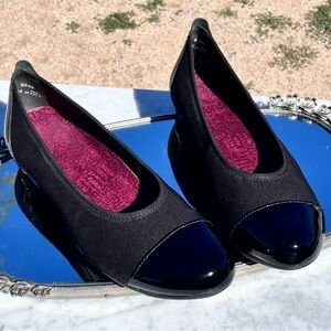 Munro Black Patent Cap Toe Ballet Flat Shoes, 8.5 M, Rubber Sole, Arch Support